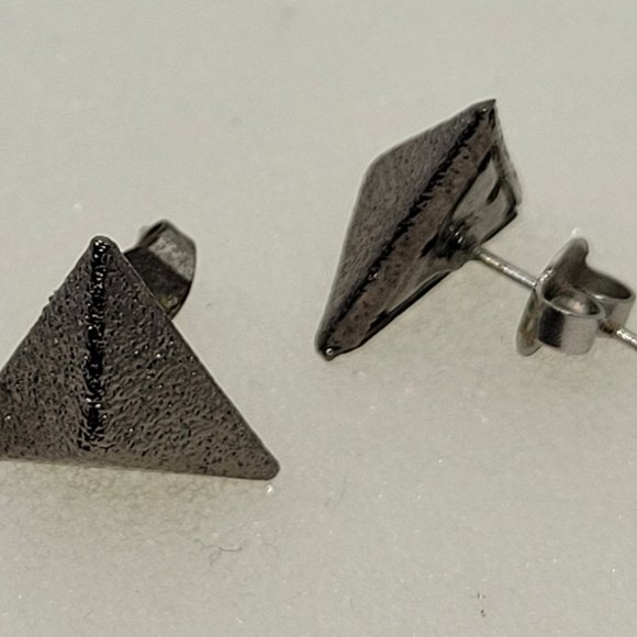 Earrings Triangle 3D shape Stud E_OT0008. - Picture 3 of 5